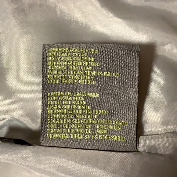 Kenneth Cole Reaction Ladies Puffer Full Zip Vest, Like New - Picture 9 of 9